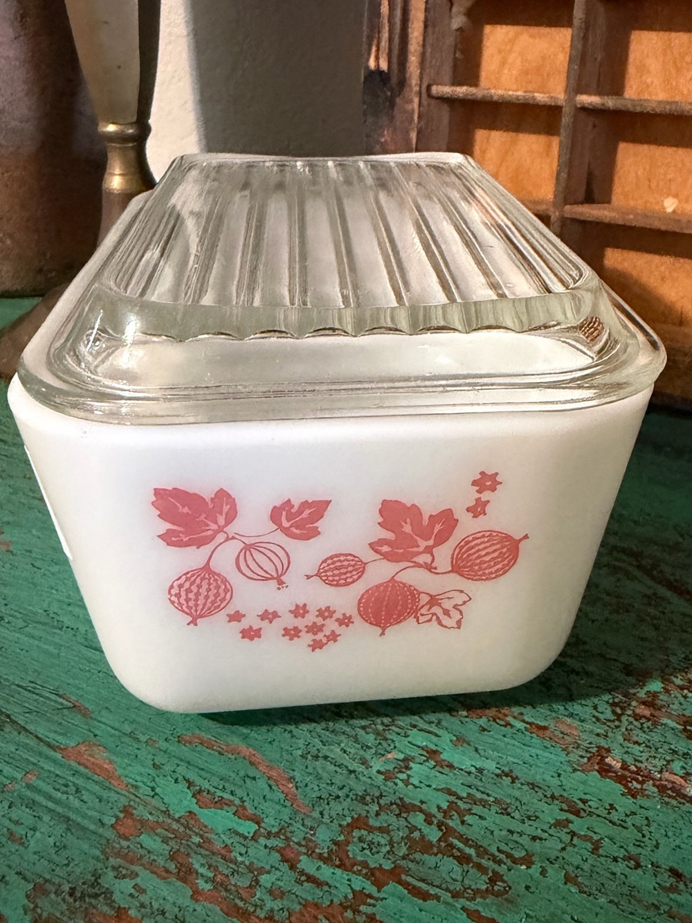 Pyrex Gooseberry 502 with lid